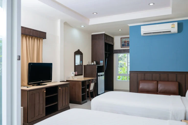 superior-twin-garden-view-pattaya-villawanida-01