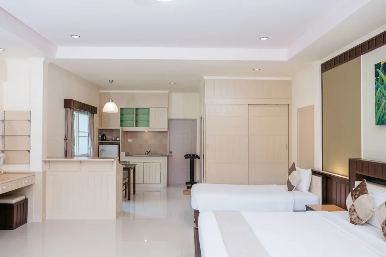 triple-room-pattaya-villawanida-02