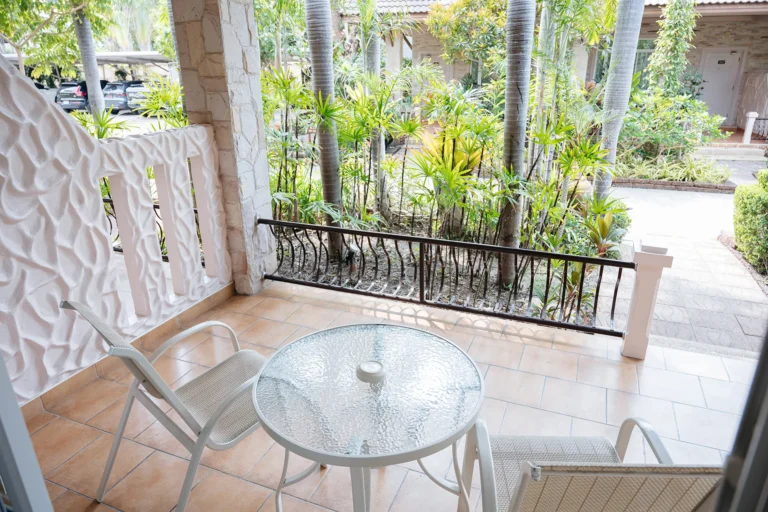 triple-room-pattaya-villawanida-06